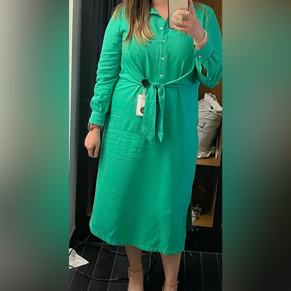 Green long sleeved tied waist midi dress w/ scarf
